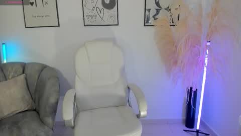 Nia online show from 11.06.25