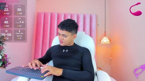 Snapshot of niall_falcon chatting on 01.11.25 Niall  online show from 01.11.25