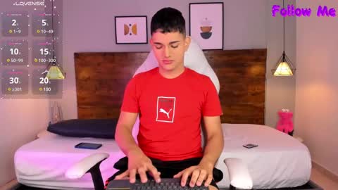 Snapshot of niall_falcon chatting on 02.11.25 Niall  online show from 02.11.25