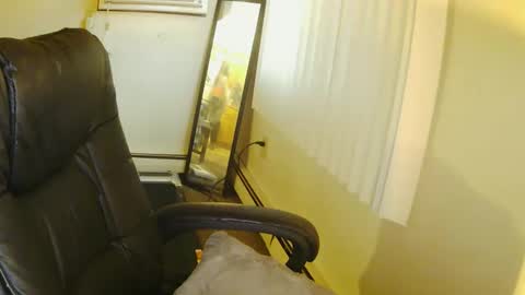 Snapshot of niccibaby chatting on 10.13.25 Nicci babyyy online show from 10.13.25