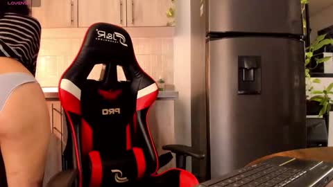 Snapshot of nice_day_ chatting on 11.16.25 day online show from 11.16.25