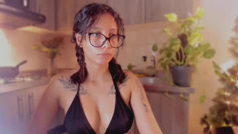 Snapshot of nice_day_ chatting on 12.17.25 day online show from 12.17.25