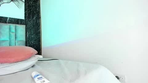 Nicolle  online show from 12.23.24