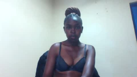 Snapshot of nicemillow chatting on 10.25.25 nicemillow online show from 10.25.25