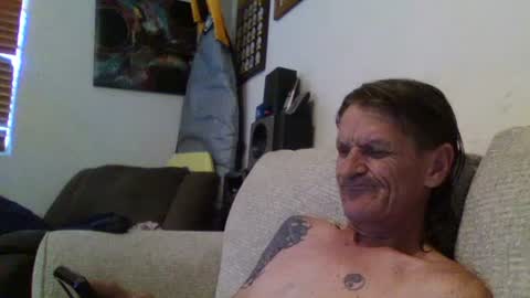 Snapshot of niceozziecockxxx chatting on 03.01.25 Sexiishaine online show from 03.01.25
