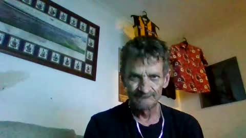 Snapshot of niceozziecockxxx chatting on 10.12.25 Sexiishaine online show from 10.12.25