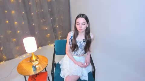 Snapshot of nichelledorris chatting on 12.19.25 Nicole online show from 12.19.25