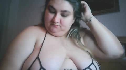 Snapshot of nicholle chatting on 01.20.25 Nicholle online show from 01.20.25