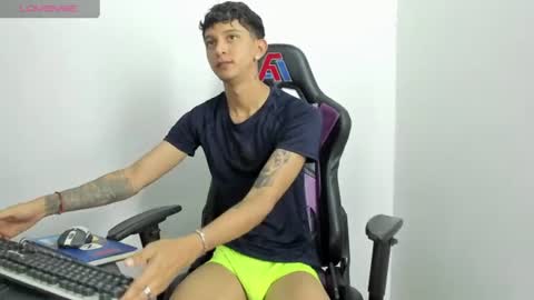Snapshot of nick_greey chatting on 07.10.26 Frank online show from 07.10.26