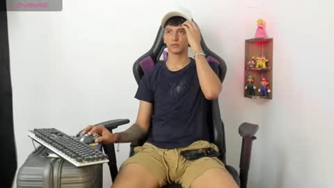 Snapshot of nick_greey chatting on 07.11.26 Frank online show from 07.11.26