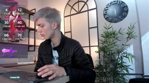 Snapshot of nick_torn chatting on 10.13.25 Nick online show from 10.13.25