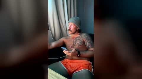 Snapshot of nickandmeg chatting on 04.26.26 Cakedcouple OF - Yourtattedcutie qurlynfit online show from 04.26.26