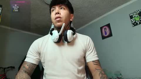 Nickhot0609 online show from 10.16.25