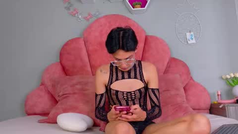 Snapshot of nickifox__ chatting on 09.10.25 NICKI FOX  online show from 09.10.25