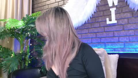 Snapshot of nicky_owl chatting on 01.20.25 Today is my 41st birthday  And in 2 hours Im waiting for you on the stream Stock up on tokens and a good mood Nicky online show from 01.20.25