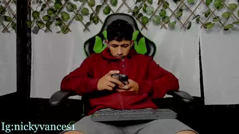 Snapshot of nicky_vance chatting on 10.08.25 nicky online show from 10.08.25