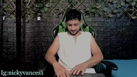 Snapshot of nicky_vance chatting on 10.26.25 nicky online show from 10.26.25