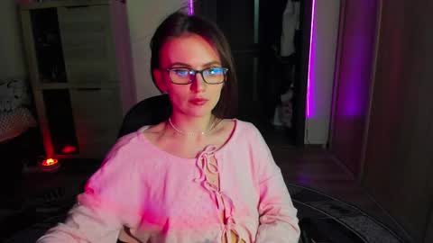 Nicky Weekends online show from 02.14.25