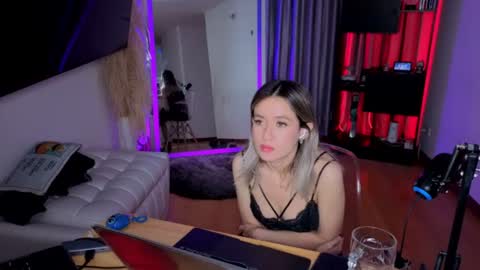 Snapshot of nickywindsor chatting on 06.11.26 Nicky online show from 06.11.26