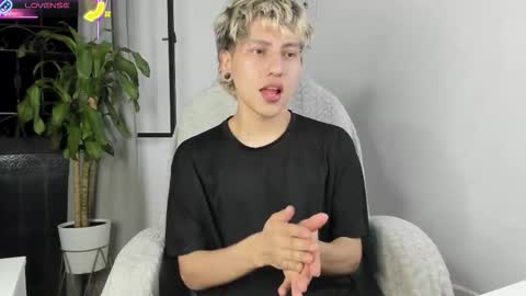 Nico  online show from 11.04.25