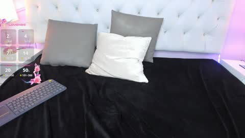 Nicol  online show from 02.08.25