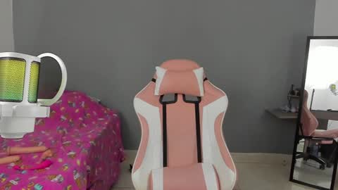 Snapshot of nicol_jone chatting on 02.01.25 Nicol sanchez online show from 02.01.25