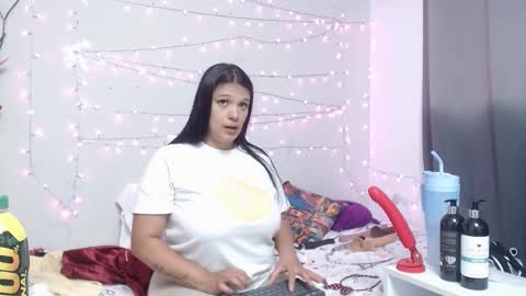 Snapshot of nicol_love0 chatting on 02.11.25 Nicol online show from 02.11.25