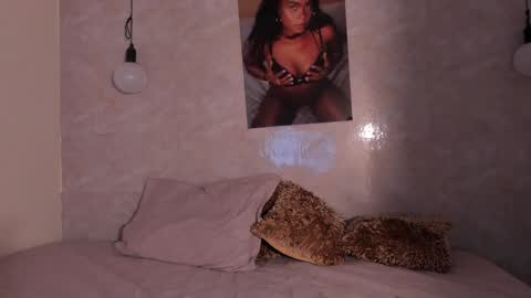 Snapshot of nicol_villa_ chatting on 01.28.25 Nicol Villa online show from 01.28.25