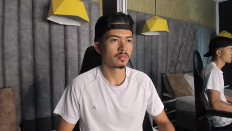 Snapshot of nicolaikarav chatting on 12.04.25 Nicolai online show from 12.04.25