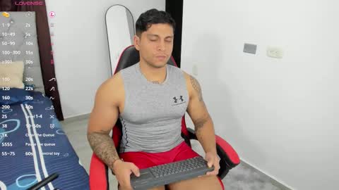 Snapshot of nicolas_montoya chatting on 10.14.25 nicolas_montoya online show from 10.14.25