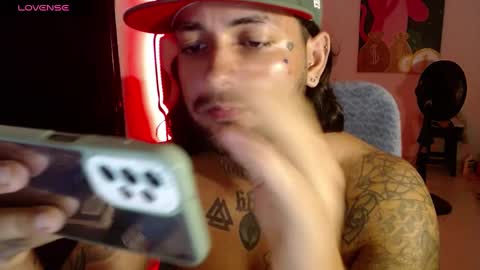 Snapshot of nicolas_torres99 chatting on 01.12.25 nicolas online show from 01.12.25