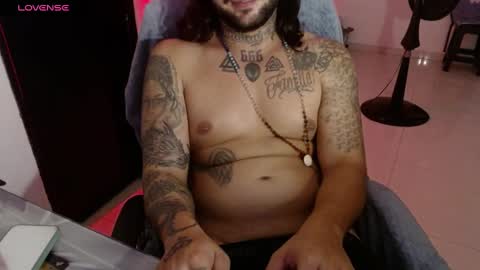 Snapshot of nicolas_torres99 chatting on 01.17.25 nicolas online show from 01.17.25