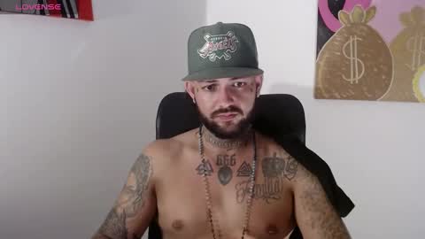 Snapshot of nicolas_torres99 chatting on 01.28.25 nicolas online show from 01.28.25