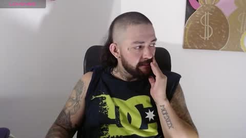 Snapshot of nicolas_torres99 chatting on 01.30.25 nicolas online show from 01.30.25