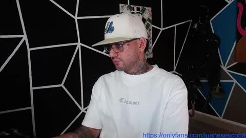 Snapshot of nicolas_torres99 chatting on 10.19.25 nicolas online show from 10.19.25