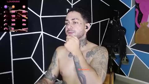 Snapshot of nicolas_torres99 chatting on 10.23.25 nicolas online show from 10.23.25