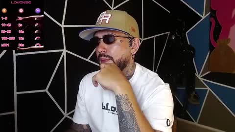 Snapshot of nicolas_torres99 chatting on 11.24.25 nicolas online show from 11.24.25