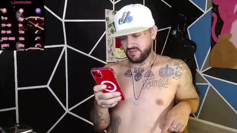 Snapshot of nicolas_torres99 chatting on 11.28.25 nicolas online show from 11.28.25