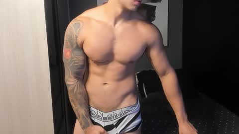 Snapshot of nicolasmuscle chatting on 12.02.25 Andres online show from 12.02.25