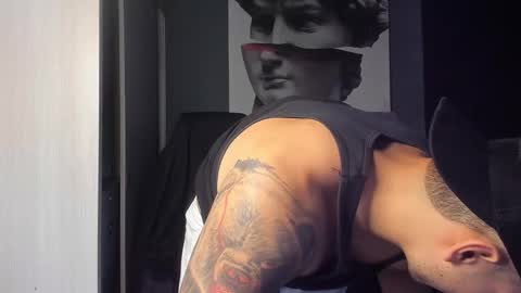 Snapshot of nicolasmuscle chatting on 12.04.25 Andres online show from 12.04.25