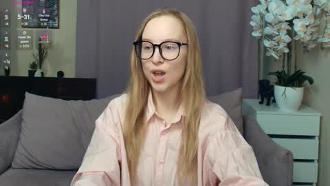 Nicoletta online show from 12.21.25