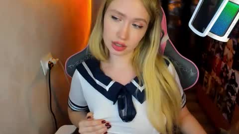 Snapshot of nicole_ricci_ chatting on 10.30.25 Nicole online show from 10.30.25