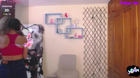 Snapshot of nicole_santana_ chatting on 10.20.25 Nicole Santana online show from 10.20.25