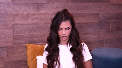 Nicole online show from 10.10.25