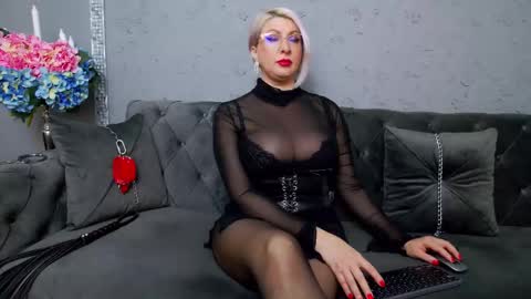 Nicole Domme online show from 11.24.25