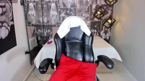 N i c o l e  online show from 02.19.25