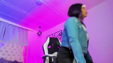 nicolee millerr online show from 01.10.26