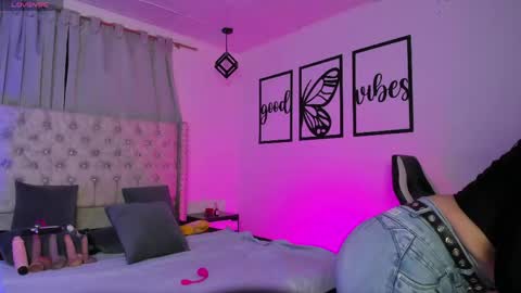 nicolee millerr online show from 04.14.26