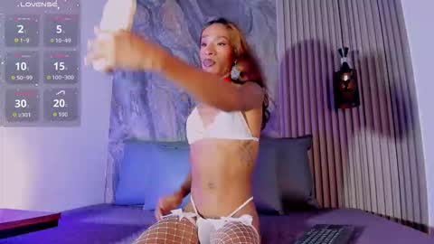 nicolemadrird online show from 09.13.25