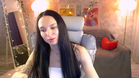 Snapshot of nicolemerz chatting on 06.21.26 Nicole online show from 06.21.26